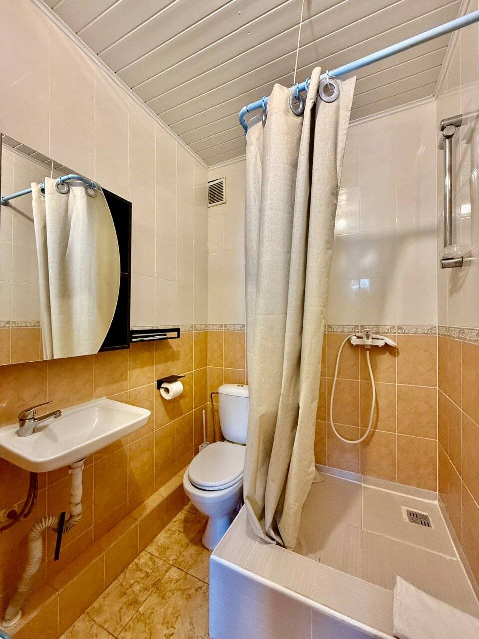 Фотографии номера Трехместный номер в Гостевом доме Роза ветров Геленджик