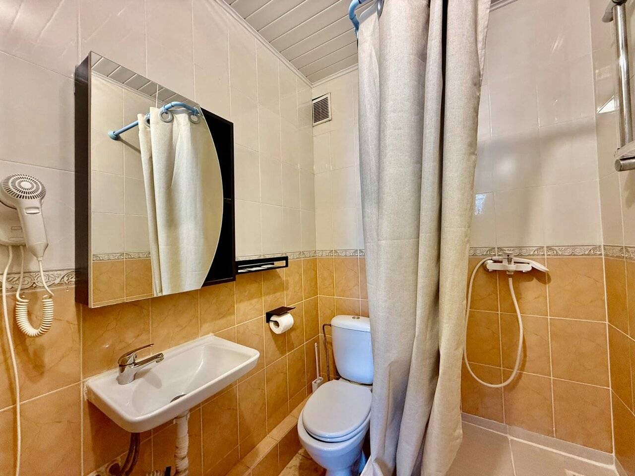 Фотографии номера Трехместный номер в Гостевом доме Роза ветров Геленджик