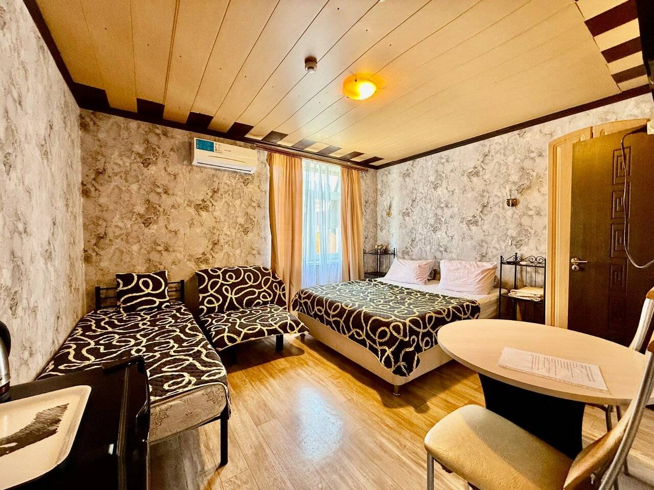 Фотографии номера Трехместный номер в Гостевом доме Роза ветров Геленджик