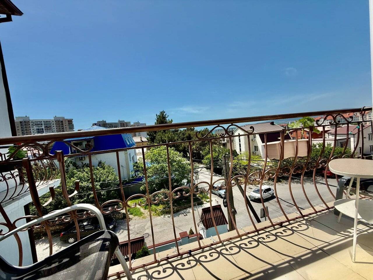 Фотографии номера Двухместный номер с 1 кроватью и балконом в Гостевом доме Роза ветров Геленджик