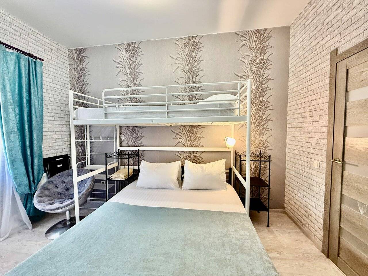 Фотографии номера Трехместный номер «Комфорт» в Гостевом доме Роза ветров Геленджик