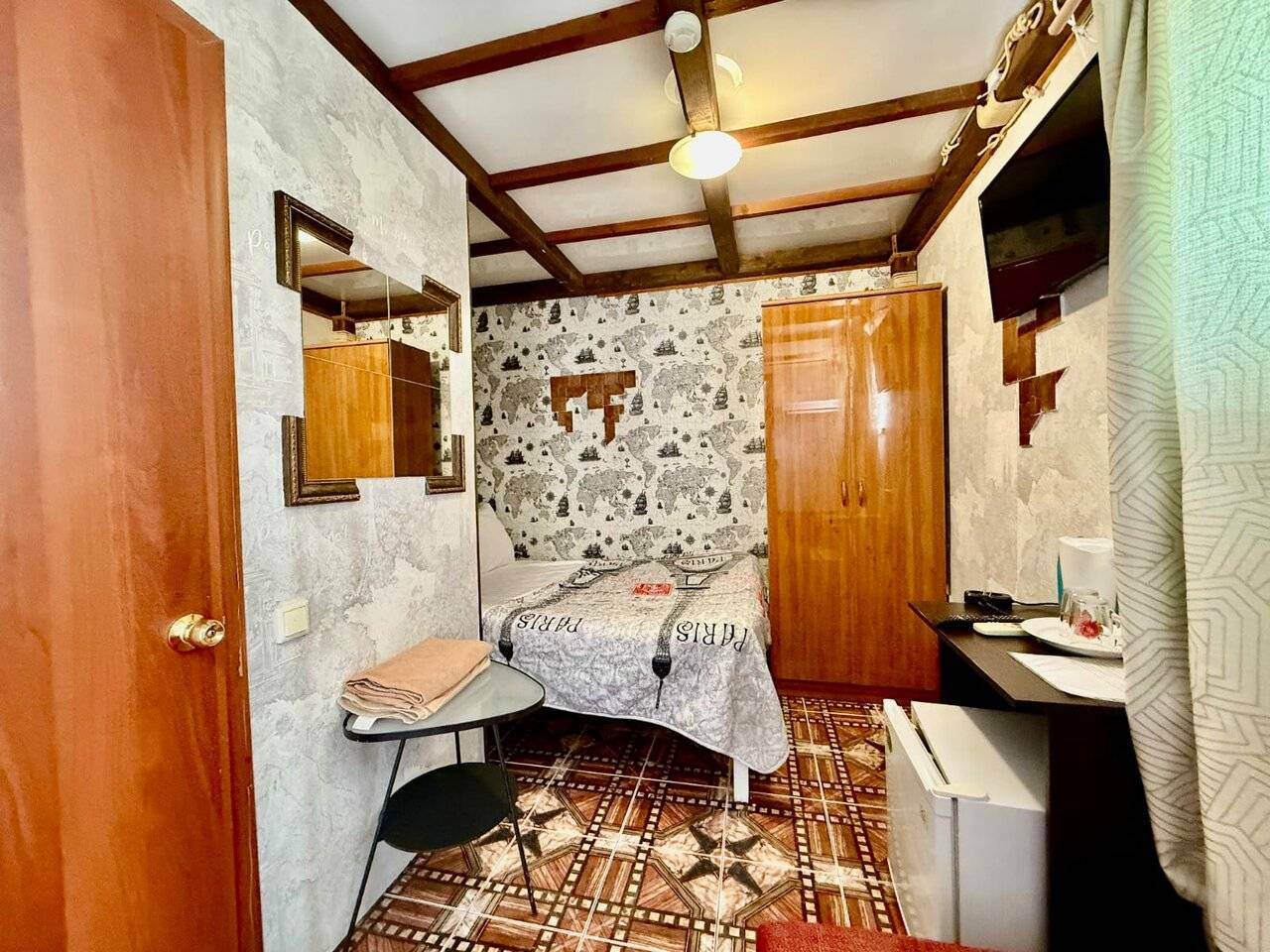 Фотографии номера Двухместный номер с 1 кроватью и собственной ванной комнатой в Гостевом доме Роза ветров Геленджик