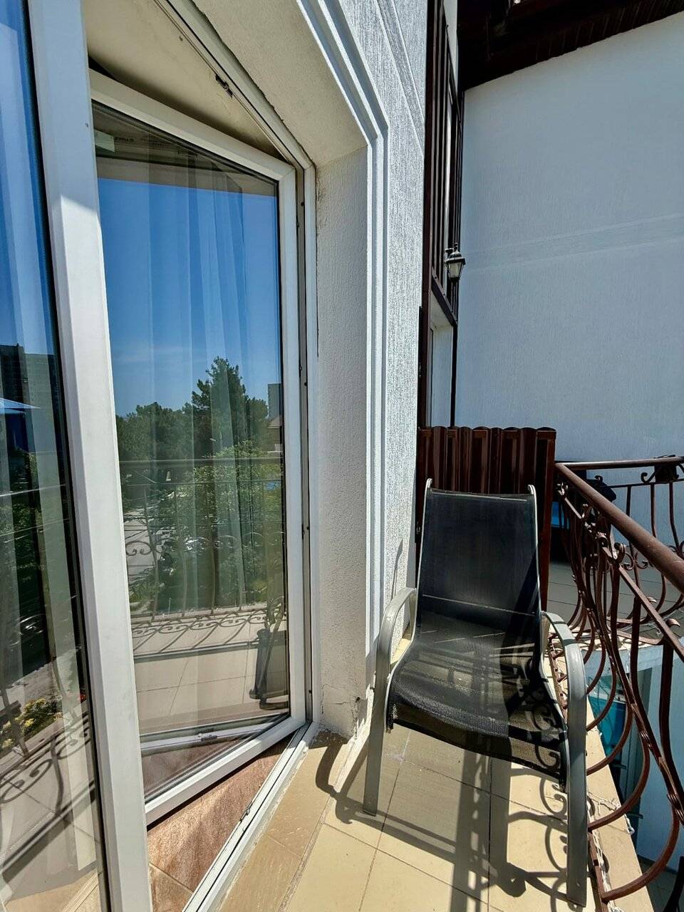 Фотографии номера Двухместный номер с 1 кроватью и балконом в Гостевом доме Роза ветров Геленджик