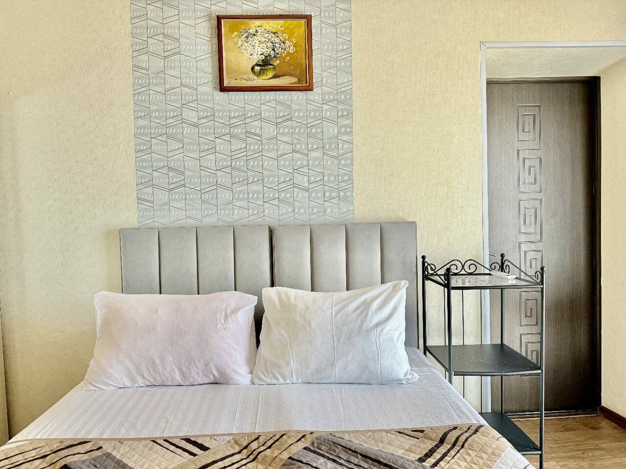 Фотографии номера Двухместный номер с 1 кроватью и балконом в Гостевом доме Роза ветров Геленджик