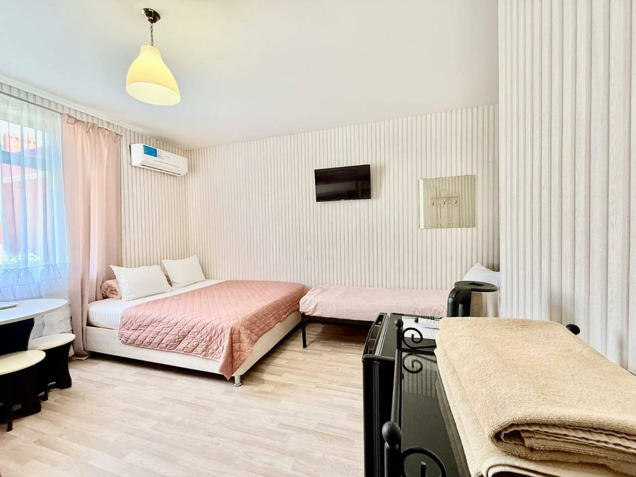 Фотографии номера Стандартный семейный номер в Гостевом доме Роза ветров Геленджик