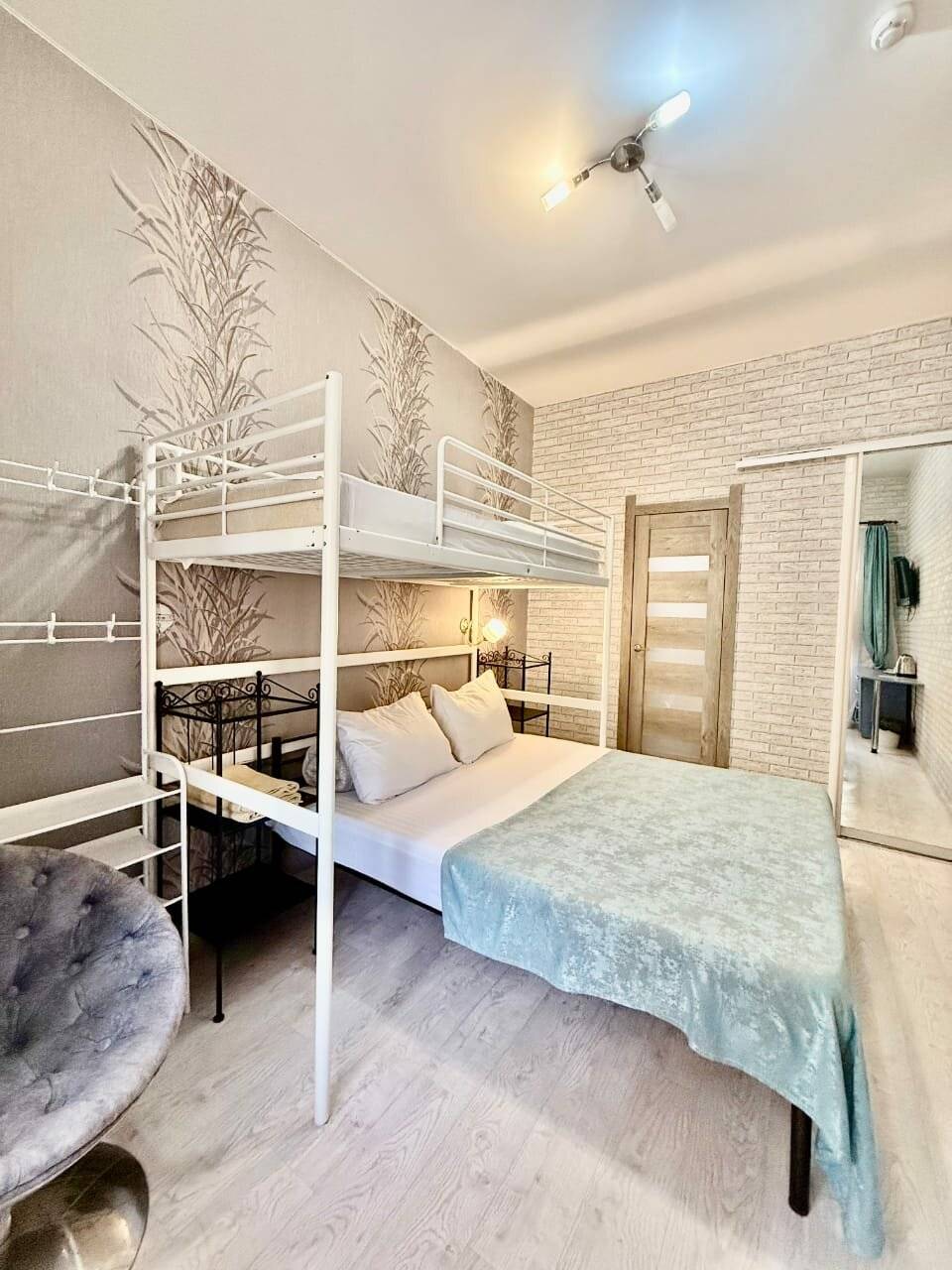 Фотографии номера Трехместный номер «Комфорт» в Гостевом доме Роза ветров Геленджик