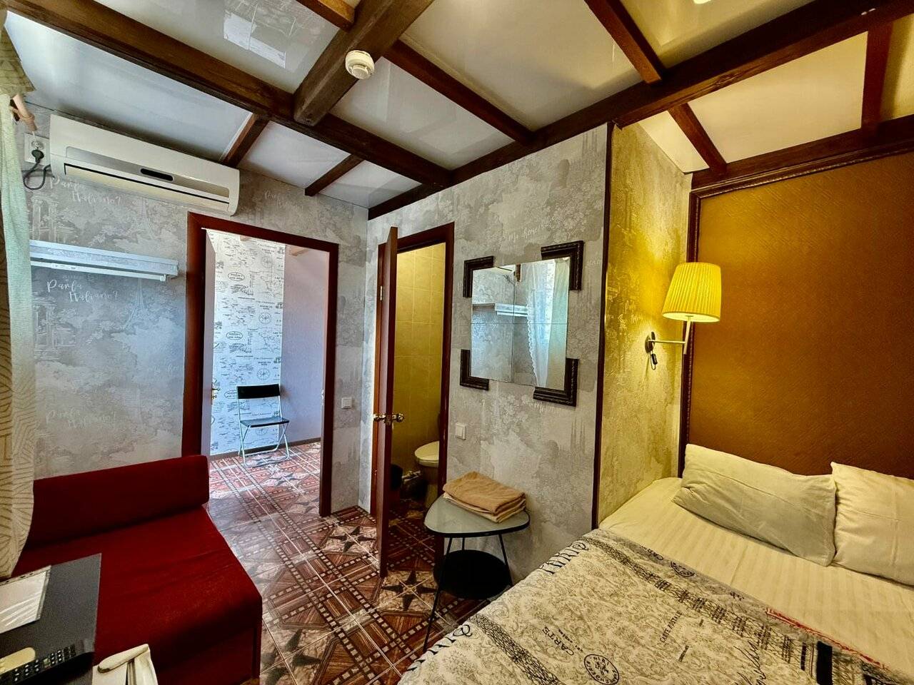 Фотографии номера Двухместный номер с 1 кроватью и собственной ванной комнатой в Гостевом доме Роза ветров Геленджик